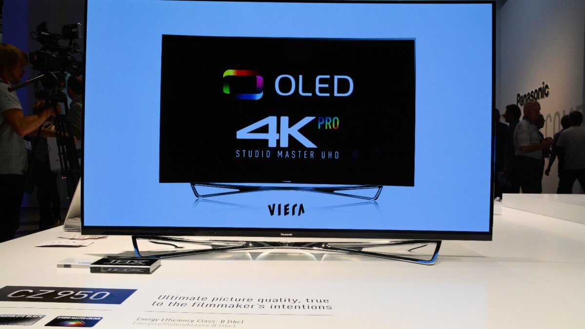 テレビ Panasonic breaks out its first commercial OLED TV